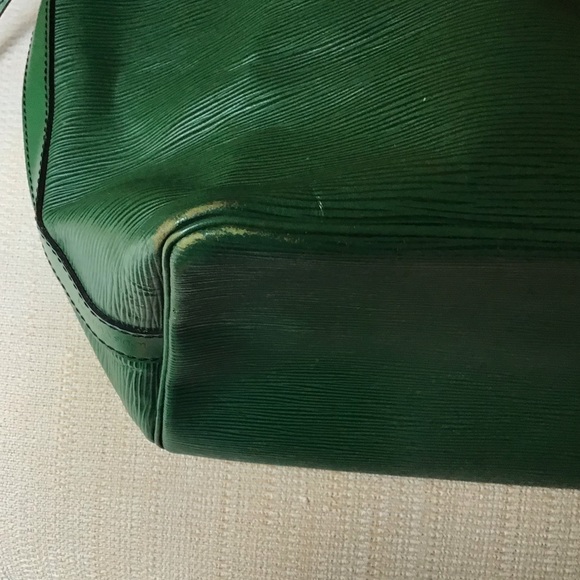 Louis Vuitton Epi Noe Green - Picture 12 of 14